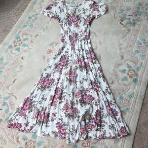 Chic Floral Maxi Dress in White and Pink